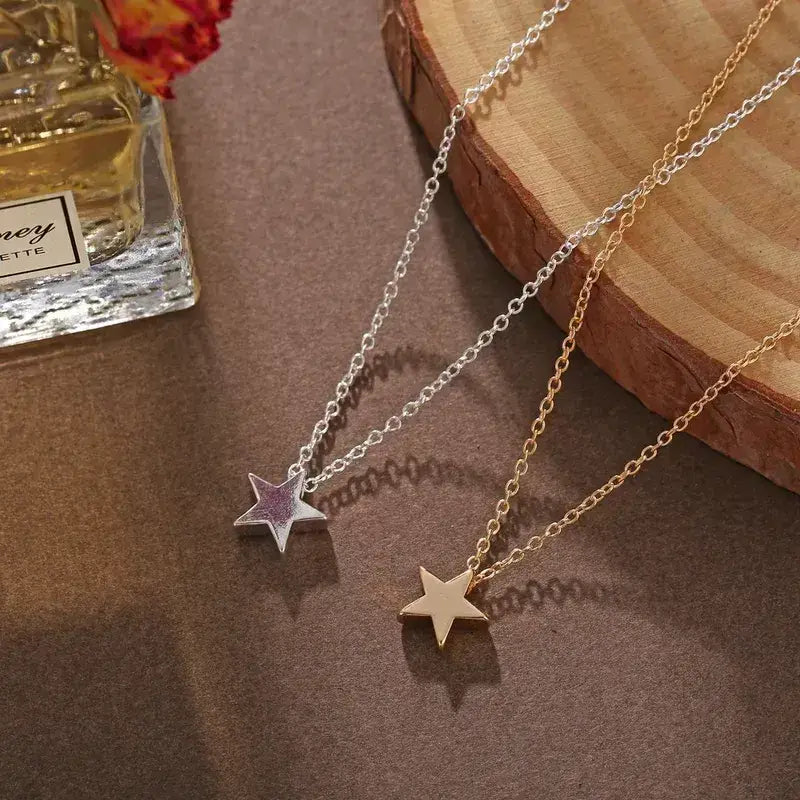 Gold or Silver Alloy Star Pendant Necklace: Yellow Gold